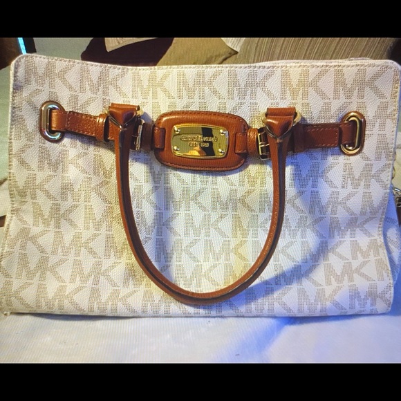 Michael Kors Handbags - Michael kor purse